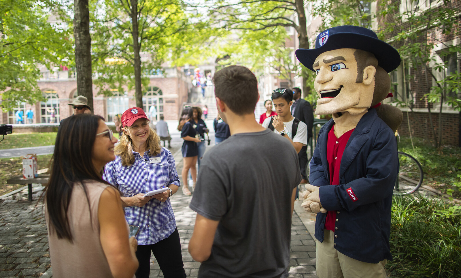 President Magill stops by the Quad, meeting Ellie Pirtle, who is living in Ware College House, and her mother Jane.